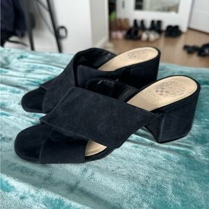 Vince Camuto Sessa Suede Chunky Heeled Slip On Cross Front Sandal Black Size 7